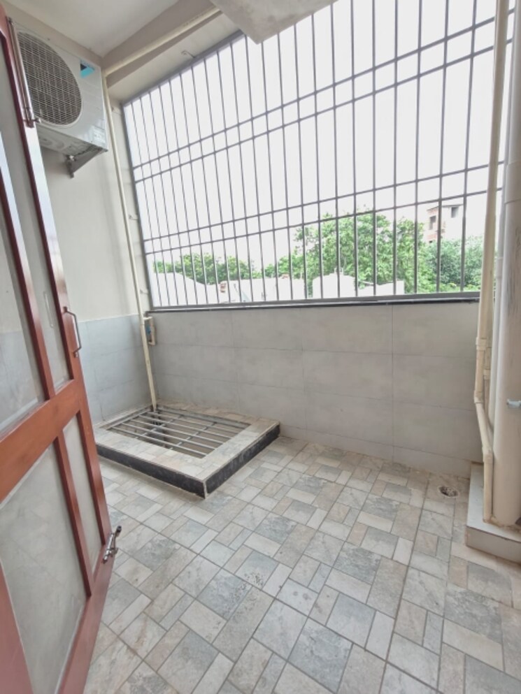 Balcony, saurabh-niwas 2 Bedroom 1000 Sq.Ft. Builder Floor In Sector 40 Gurgaon 9221313