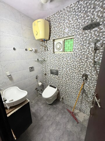 Bathroom in 2 BHK Builder Floor at Veera Safdarjung Enclave, Safdarjung Enclave – for Rent