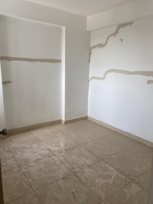 Room in 3 BHK Apartment at Sarvome Shree Homes, Sector 45 – for Sale