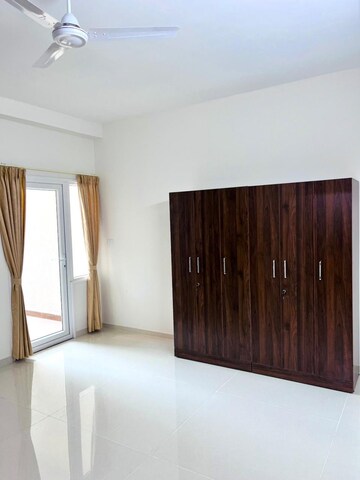 Room in 4 BHK Apartment at L&T Raintree Boulevard, Hebbal – for Rent