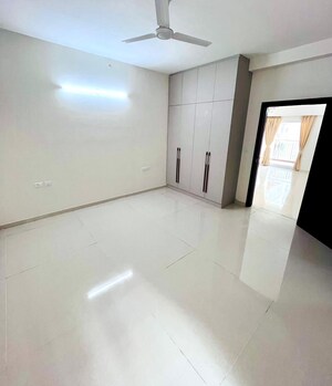 Room in 4 BHK Apartment at L&T Raintree Boulevard, Hebbal – for Rent