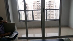 Room in 2 BHK Apartment at Amanora Future Towers, Hadapsar – for Sale