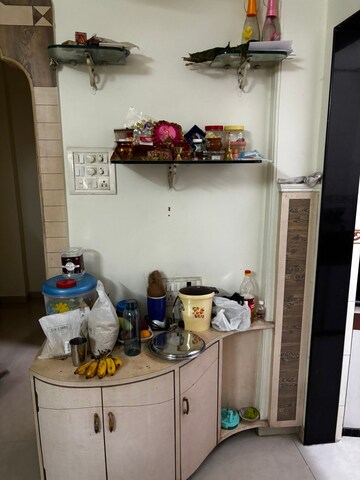 Furnished Amenities in 1.5 BHK Apartment at Vile Parle West – for Rent