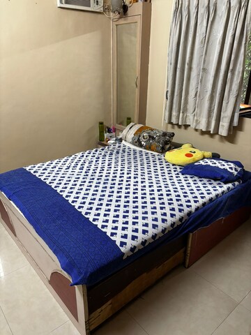 Bedroom in 1.5 BHK Apartment at Vile Parle West – for Rent