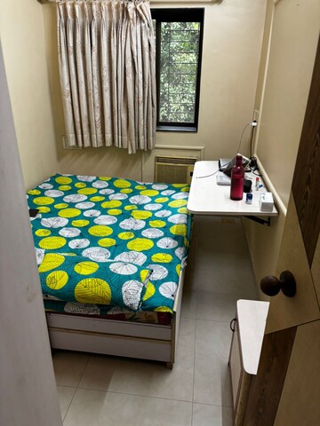 Bedroom in 1.5 BHK Apartment at Vile Parle West – for Rent