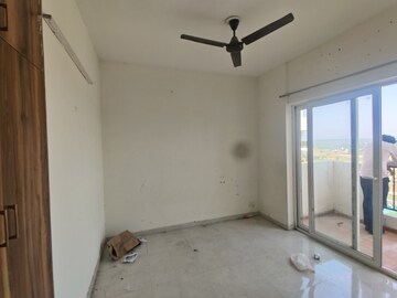 Room in 2 BHK Apartment at GLS Arawali Homes Phase 2, Sohna Sector 4 – for Rent