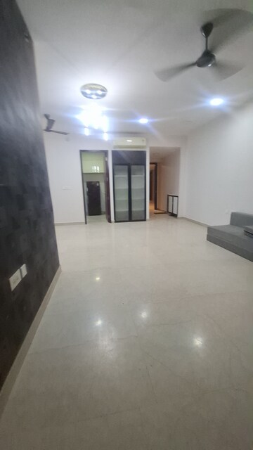 Room in 3 BHK Apartment at Lodha Venezia, Parel – for Rent