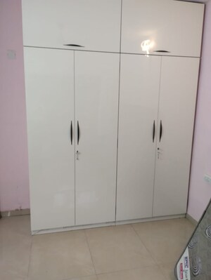 Furnished Amenities in 2 BHK Apartment at New Heritage CHS, Dahisar West – for Rent