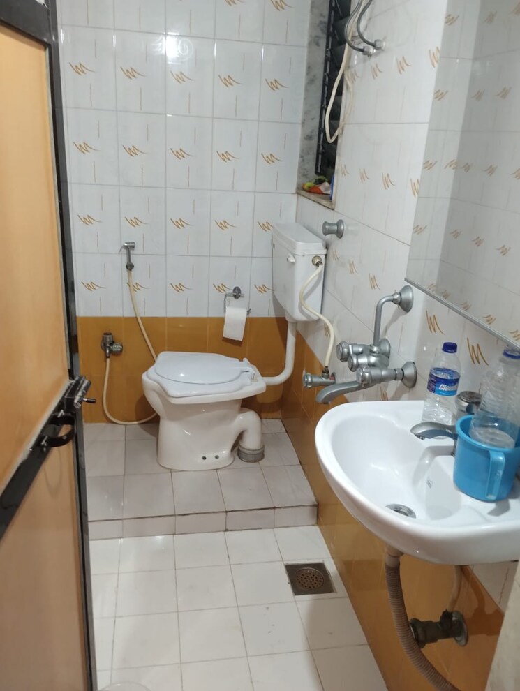 Bathroom, new-heritage-chs 2 Bedroom 710 Sq.Ft. Apartment In Dahisar West Mumbai 9221408