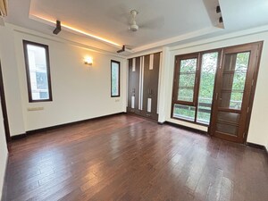 Room in 4 BHK Builder Floor at Saket – for Rent