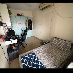 Room in 2.5 BHK Apartment at Veena Insignia, Adarsh Nagar – for Rent