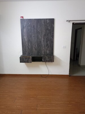 Room in 3 BHK Apartment at BBD Green City Sun Breeze Apartments, Gomti Nagar – for Rent