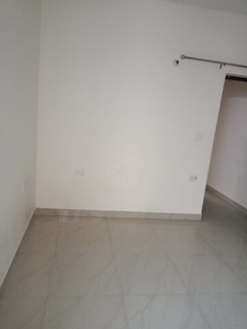 Room in 3 BHK Apartment at BBD Green City Sun Breeze Apartments, Gomti Nagar – for Rent