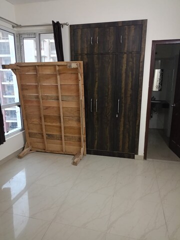 Room in 3 BHK Apartment at BBD Green City Sun Breeze Apartments, Gomti Nagar – for Rent