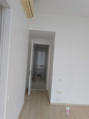 Furnished Amenities in 3 BHK Apartment at Ireo Skyon, Sector 60 – for Rent