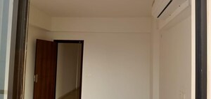 Room in 3.5 BHK Apartment at Godrej Oasis, Sector 88a – for Sale