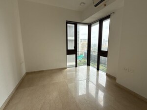 Room in 3 BHK Apartment at Lodha The Park, Worli – for Rent