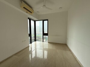 Room in 3 BHK Apartment at Lodha The Park, Worli – for Rent