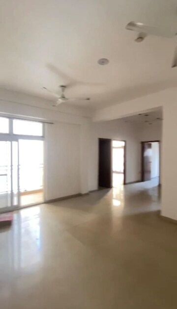 Room in 3 BHK Apartment at Amrapali Golf Homes, Sector 4 Greater Noida – for Sale