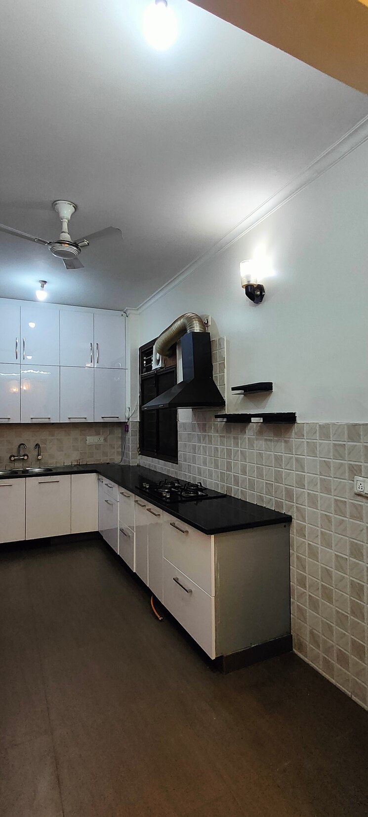 Kitchen, sushant lok i 3 Bedroom 1900 Sq.Ft. Builder Floor In Sushant Lok I Gurgaon 9221635