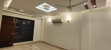 Room in 3 BHK Builder Floor at Sushant Lok I – for Rent
