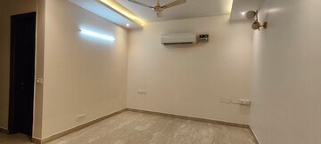Room in 3 BHK Builder Floor at Sushant Lok I – for Rent