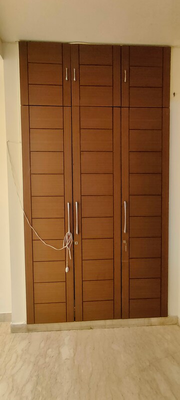 Furnished Amenities in 3 BHK Builder Floor at Sushant Lok I – for Rent