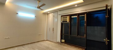 Room in 3 BHK Builder Floor at Sushant Lok I – for Rent