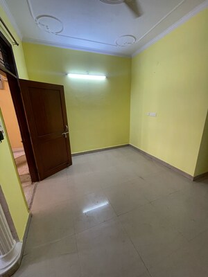 Room in 2 BHK Builder Floor at Sector 21d – for Rent