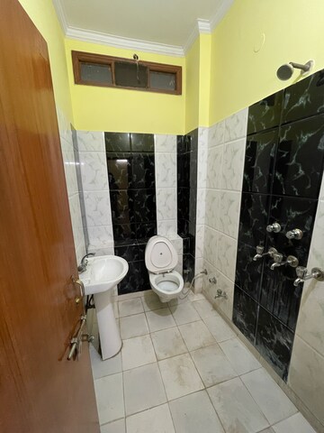 Team Area in 2 BHK Builder Floor at Sector 21d – for Rent