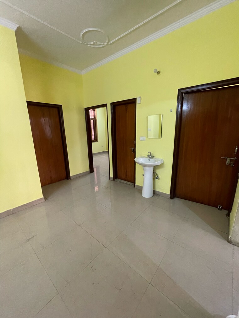 Room, sector 21d 2 Bedroom 160 Sq.Yd. Builder Floor In Sector 21d Faridabad 9221664