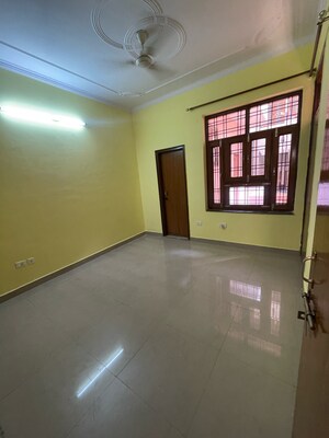 Room in 2 BHK Builder Floor at Sector 21d – for Rent