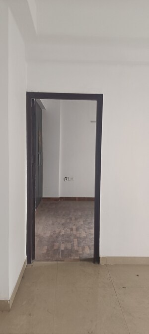 Room in 2 BHK Apartment at Gardenia Golf City, Sector 75 – for Rent