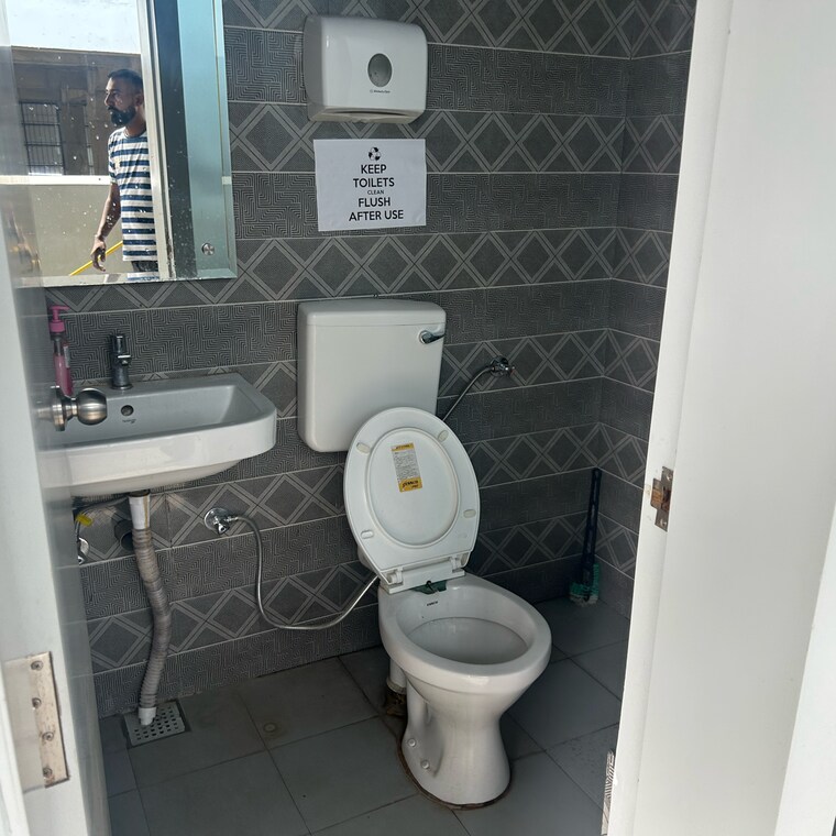 Bathroom, sector 17 Commercial Office Space 1000 Sq.Ft. In Sector 17 Chandigarh 9221679