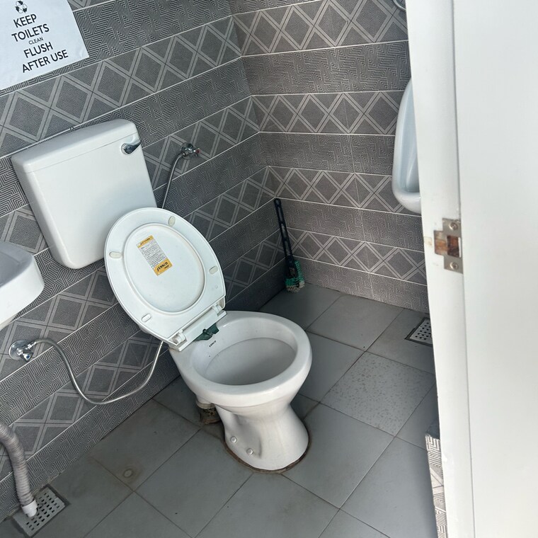 Bathroom, sector 17 Commercial Office Space 1000 Sq.Ft. In Sector 17 Chandigarh 9221679