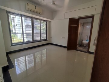Room in 3 BHK Apartment at Leocadia Apartment, Santacruz West – for Rent