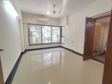 Room in 3 BHK Apartment at Leocadia Apartment, Santacruz West – for Rent