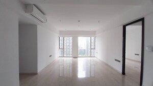 Room in 3 BHK Apartment at Worli – for Rent