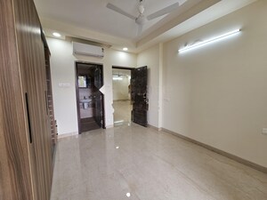 Room in 4 BHK Apartment at Niharika Skyline, Manikonda – for Rent