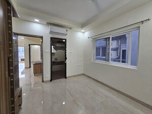 Room in 4 BHK Apartment at Niharika Skyline, Manikonda – for Rent