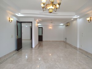 Room in 4 BHK Builder Floor at Panchsheel Park – for Rent