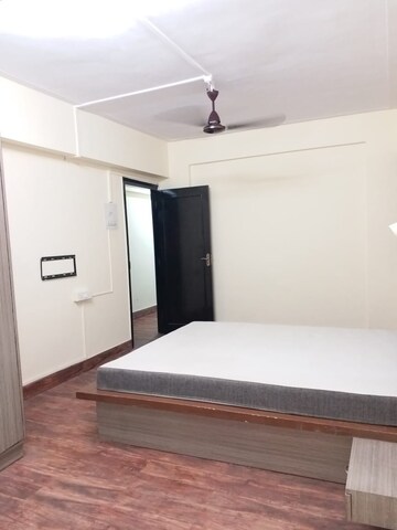 Room in 1 BHK Apartment at Gulab CHS, Pali Hill – for Rent