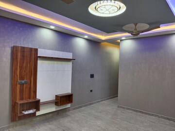 Room in 3 BHK Apartment at Panchsheel Vihar – for Rent