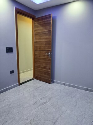 Room in 3 BHK Apartment at Panchsheel Vihar – for Rent