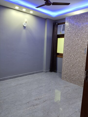 Room in 3 BHK Apartment at Panchsheel Vihar – for Rent