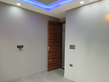 Room in 3 BHK Apartment at Panchsheel Vihar – for Rent