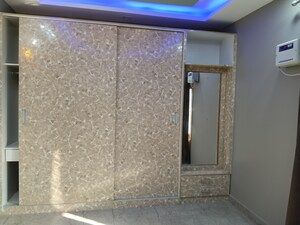 Room in 3 BHK Apartment at Panchsheel Vihar – for Rent