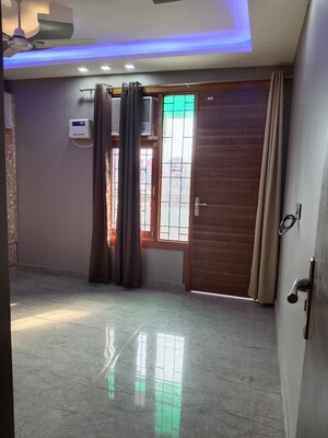 Room in 3 BHK Apartment at Panchsheel Vihar – for Rent