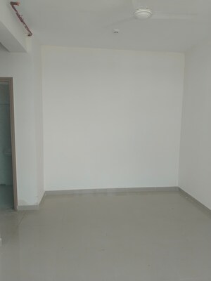 2 BHK Apartment For Rent in Pareena Om Apartments, Sector 112