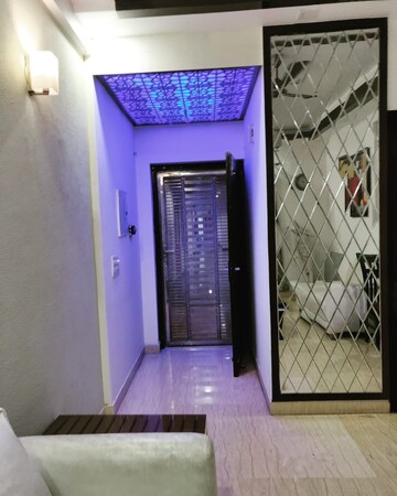 Building Lobby in 2.5 BHK Apartment at Mahagun Moderne, Sector 78 – for Sale